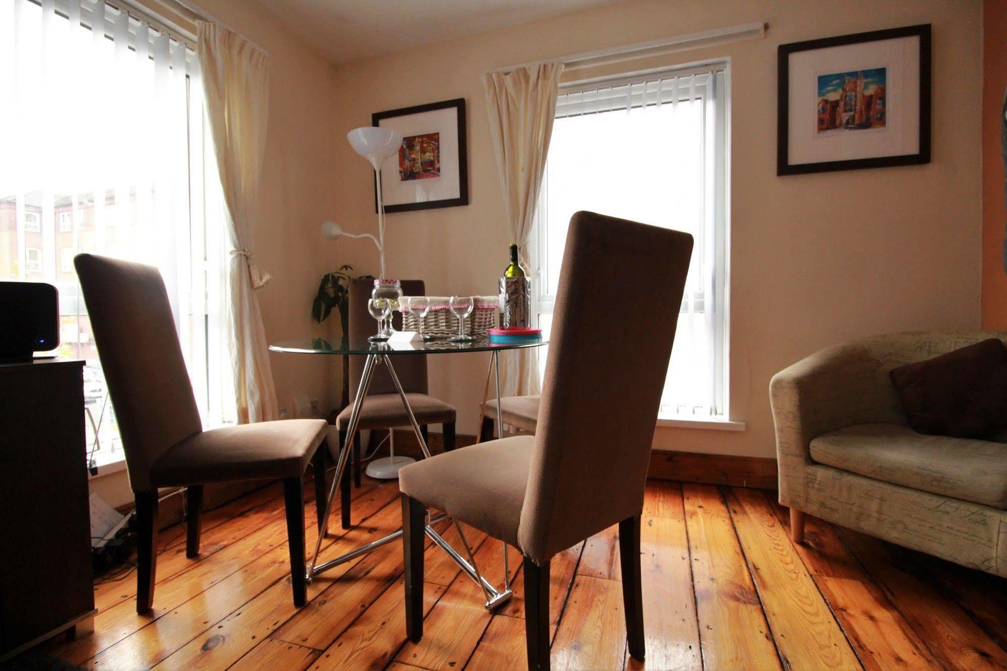 Perfect Central City Location - Parking - 3 Beds - 2 Bedrooms ベルファスト エクステリア 写真