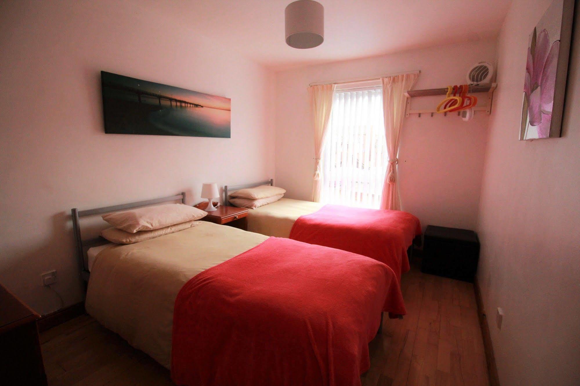 Perfect Central City Location - Parking - 3 Beds - 2 Bedrooms ベルファスト エクステリア 写真