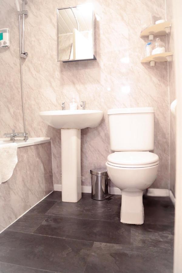 Perfect Central City Location - Parking - 3 Beds - 2 Bedrooms ベルファスト エクステリア 写真